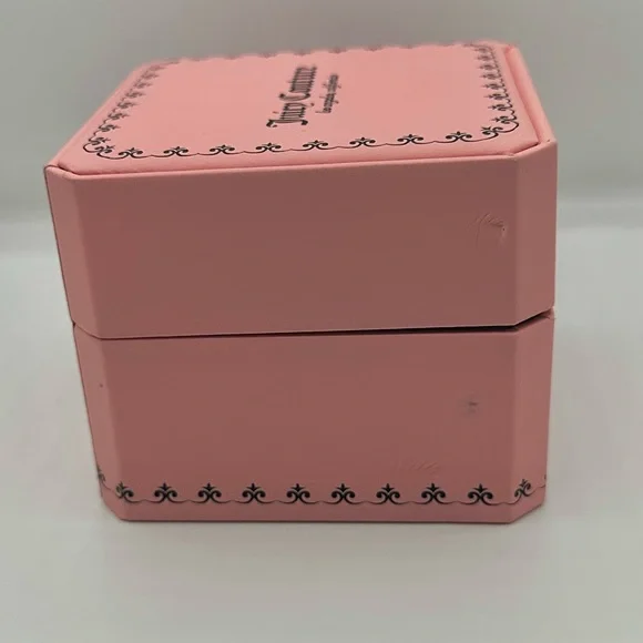 Juicy Couture Gold Tone Heart Watch Bracelet with NYC Themed Charms 🗽 - Picture 4 of 6